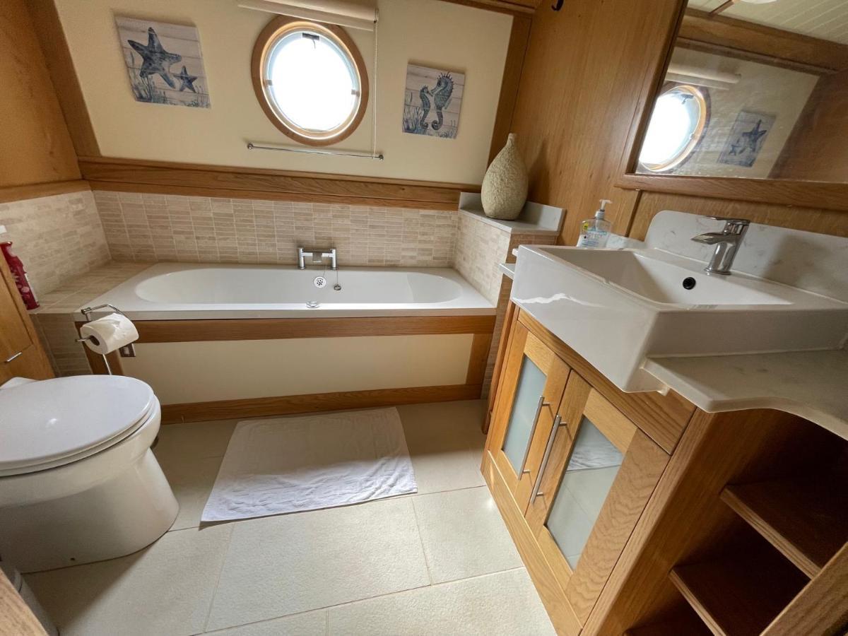 Luxury Boat - The Thistle Dream Uxbridge Eksteriør billede